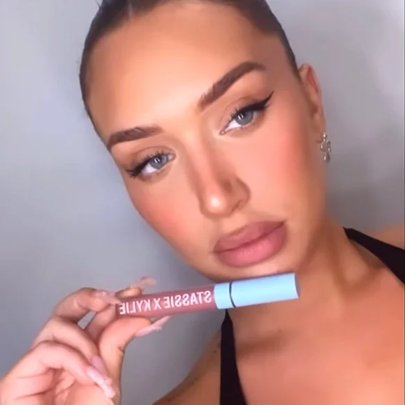 "Stassie" Matte Lip Kit - Picture 5 of 16